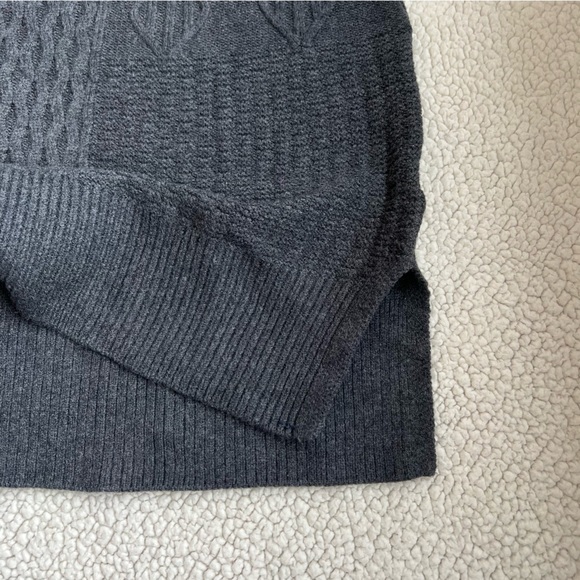 New Reitmans Signature Gray Crew Neck Sweater - Picture 3 of 8